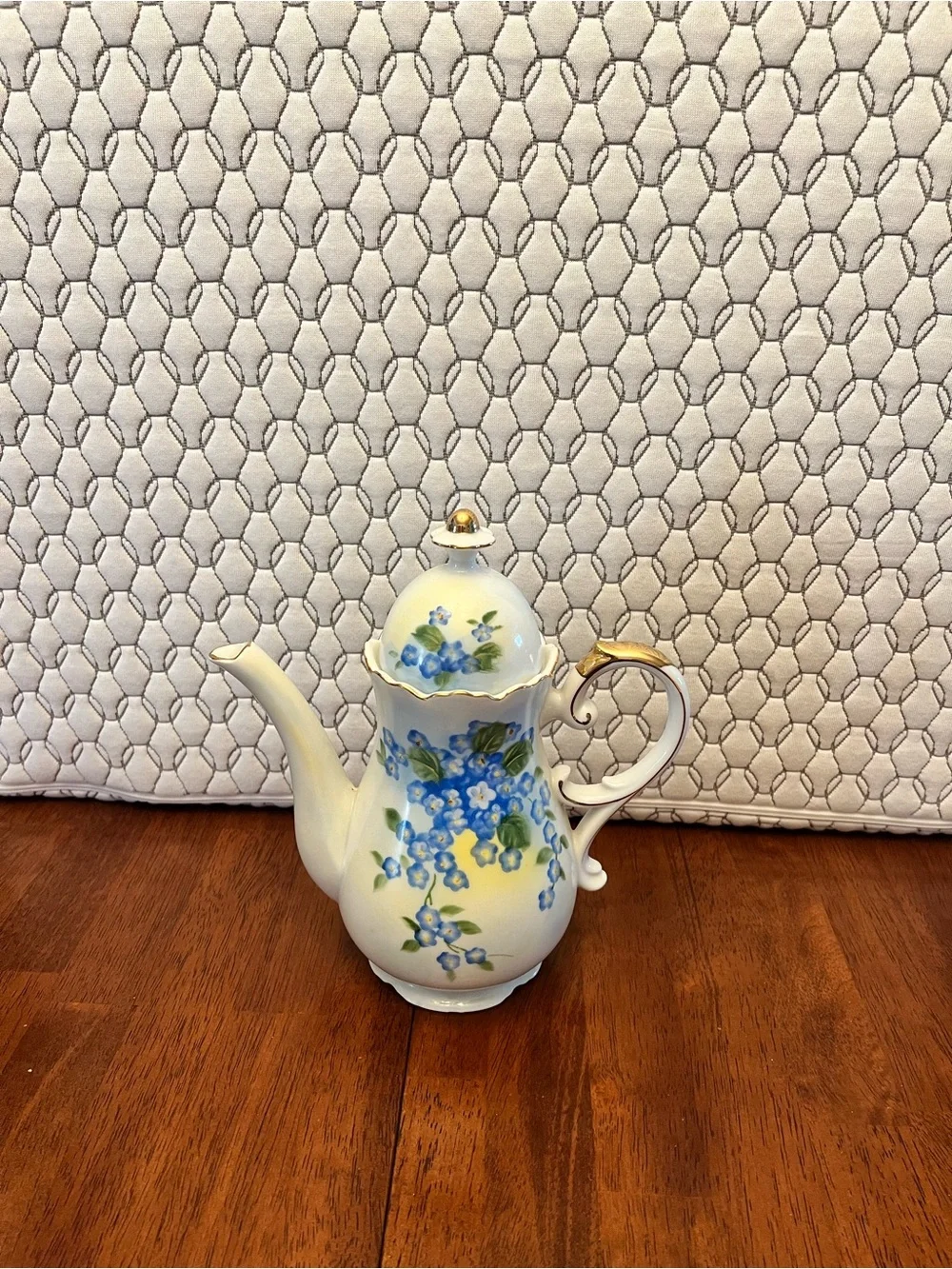 Lefton coffee pot